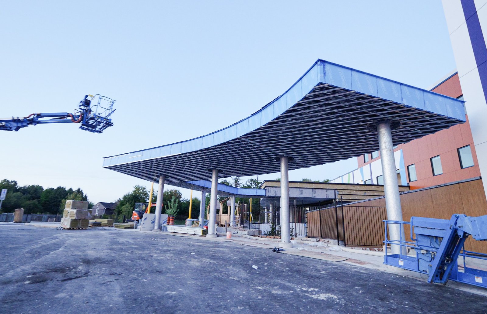 an abstract photo of a curved building with a blue sky in the background